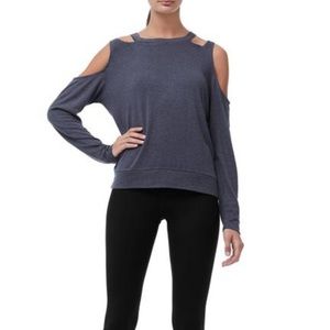 GOOD AMERICAN COLD SHOULDER LONG SLEEVE SWEATER